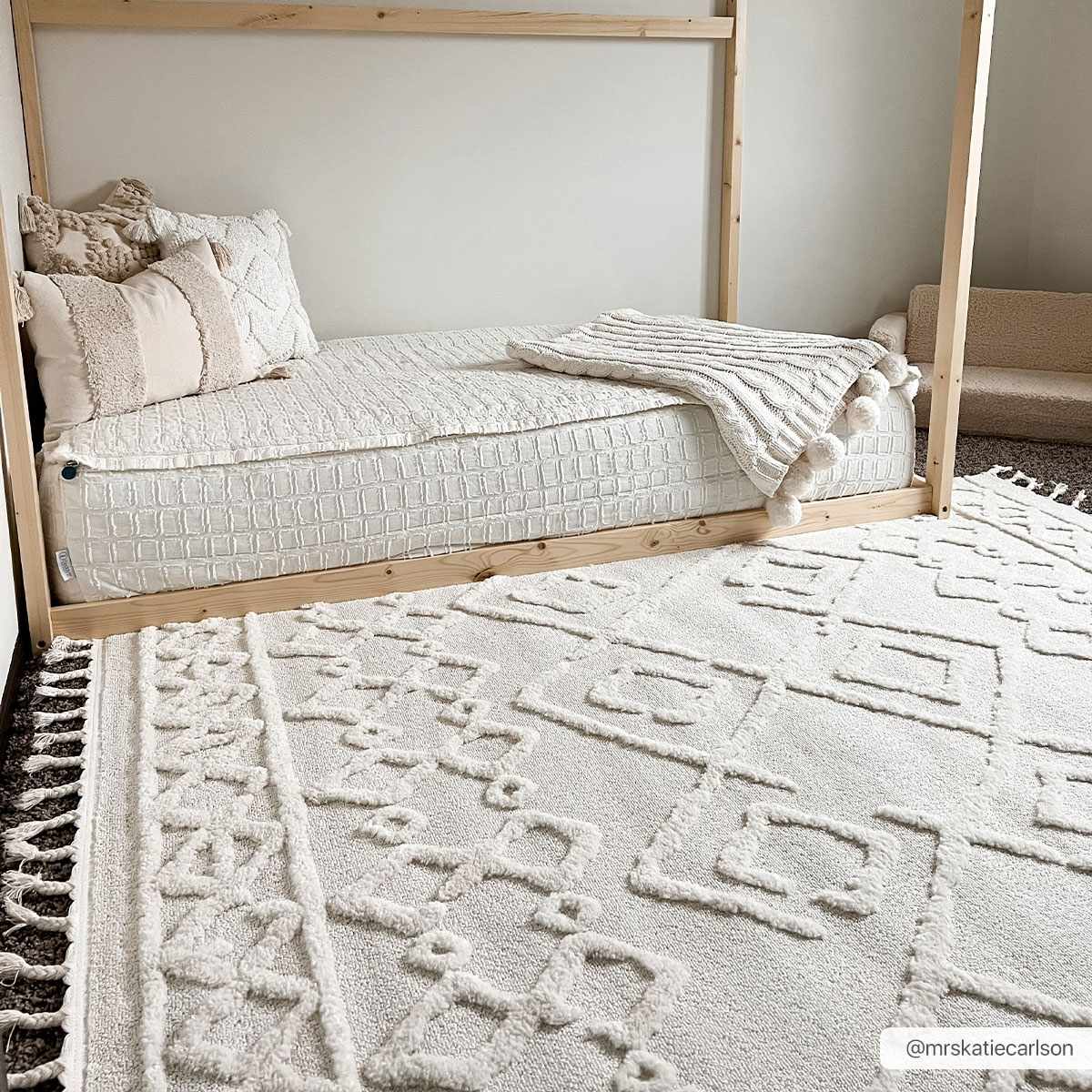 Gyundyukoru Area Rug - Clearance - Image 3